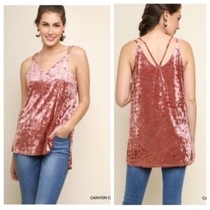 Umgee dark pink crushed velvet strappy scalloped neckline tank medium